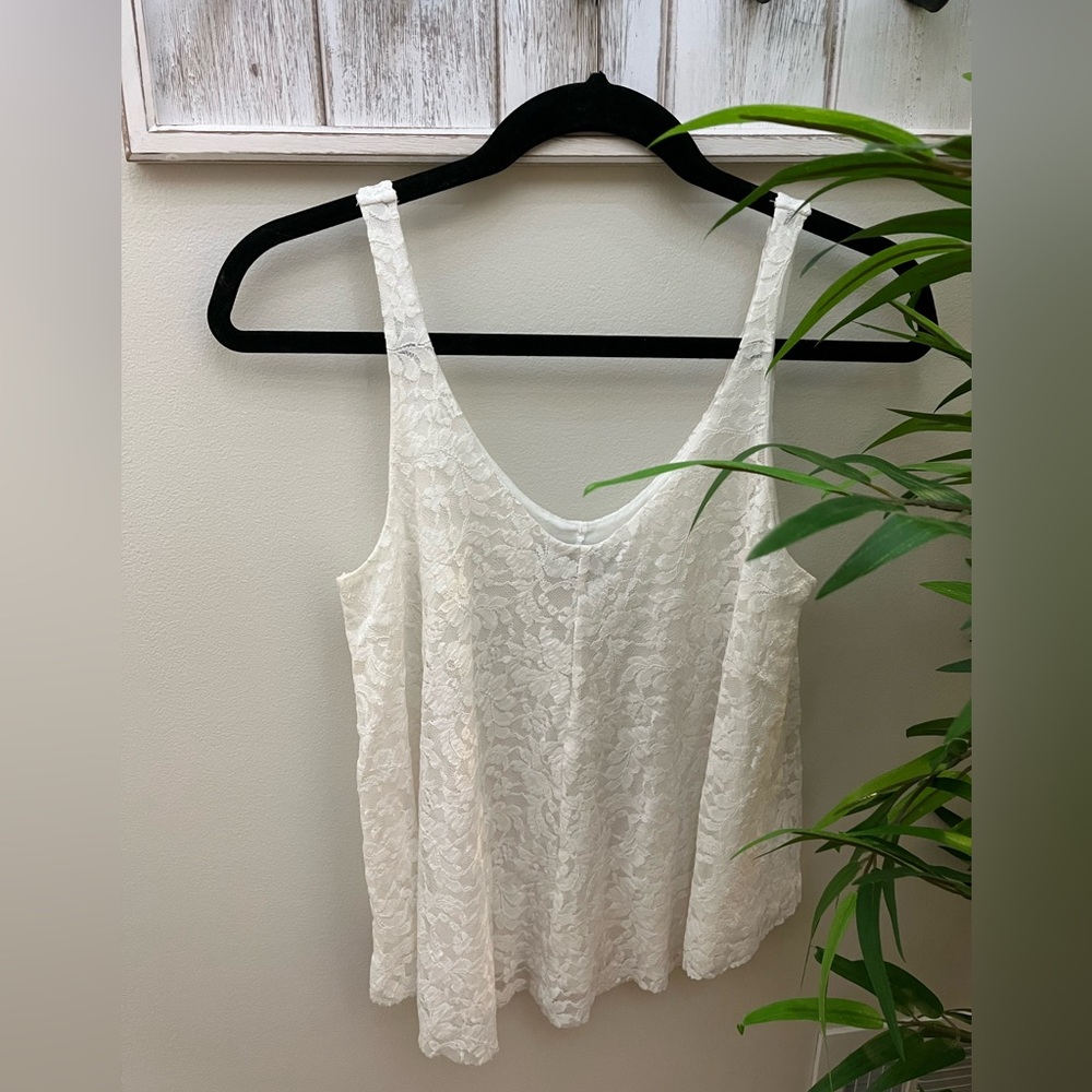 American Eagle Outfitters White Lace Women's Tank Top. Size XS